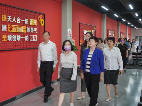 天下总工会女职工部莅临今年会电气调研女职工事情